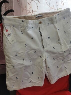 IZOD Saltwater white anchor embroidered shorts